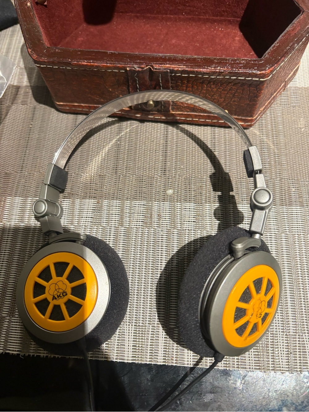 AKG K24P DF Studio Monitoring On-Ear 600 Ohm 3.5mm 3m Gray/Yellow